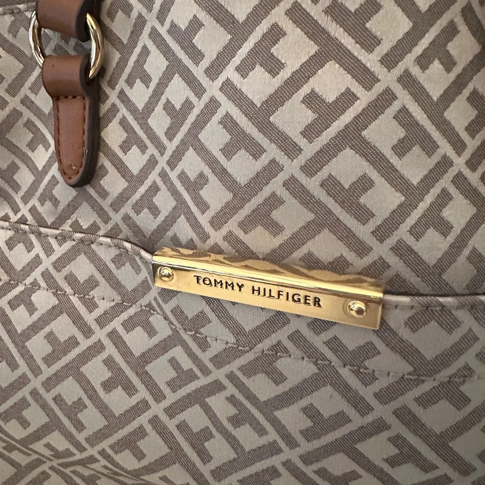 Tommy Hilfiger Gray and Brown Women's Bag - Picture 2 of 4